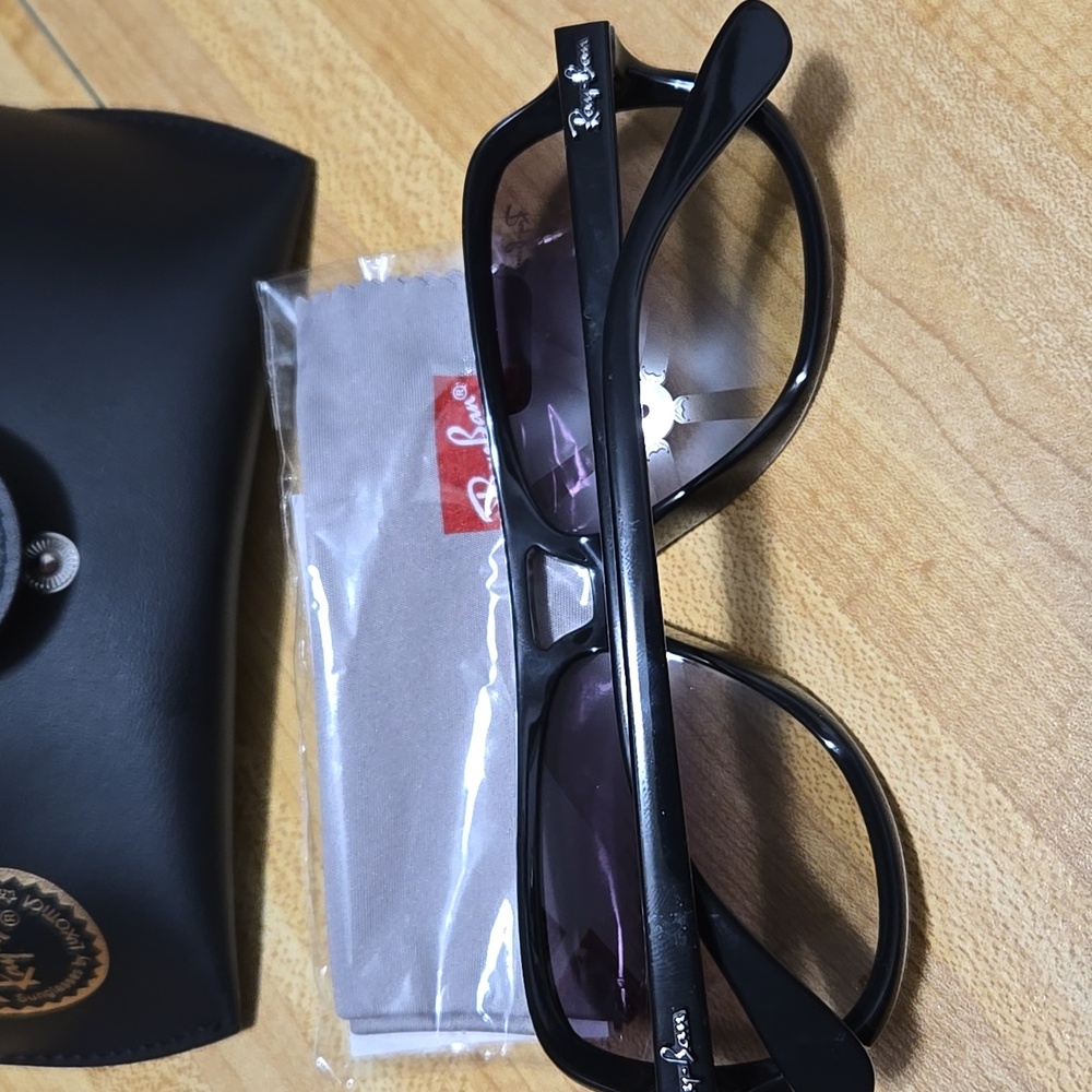 Ray-Ban Black Sunglasses - Picture 2 of 6